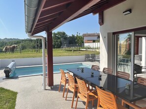 Outdoor pool, a heated pool - Haitzaldea (Saint-Pierre-d'Irube)