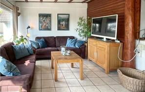 Fernseher, Kamin, Stereoanlage