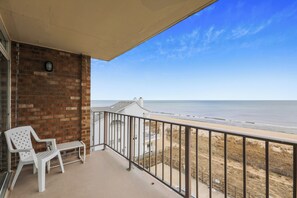 Property grounds - XPLORIE ACTIVITIES & LINENS INCLUDED*! Great views from this 2BR oceanfront condo with an outoor pool! (Ocean City)