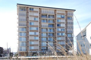 Exterior - XPLORIE ACTIVITIES & LINENS INCLUDED*! Great views from this 2BR oceanfront condo with an outoor pool! (Ocean City)