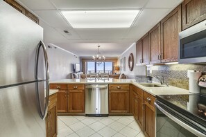 Microondas, lavavajillas y cafetera y tetera 