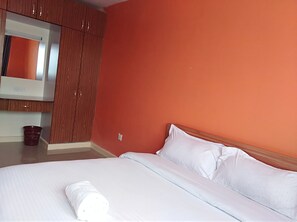 3 Schlafzimmer, Bügeleisen/Bügelbrett, WLAN, Bettwäsche