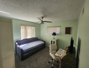 1 bedroom, iron/ironing board, free WiFi, bed sheets - Gorgeous Naples FL  (Naples)