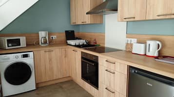 Frigorífic, microones, forn i placa de cuina