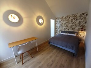 2 bedrooms, desk, soundproofing, iron/ironing board