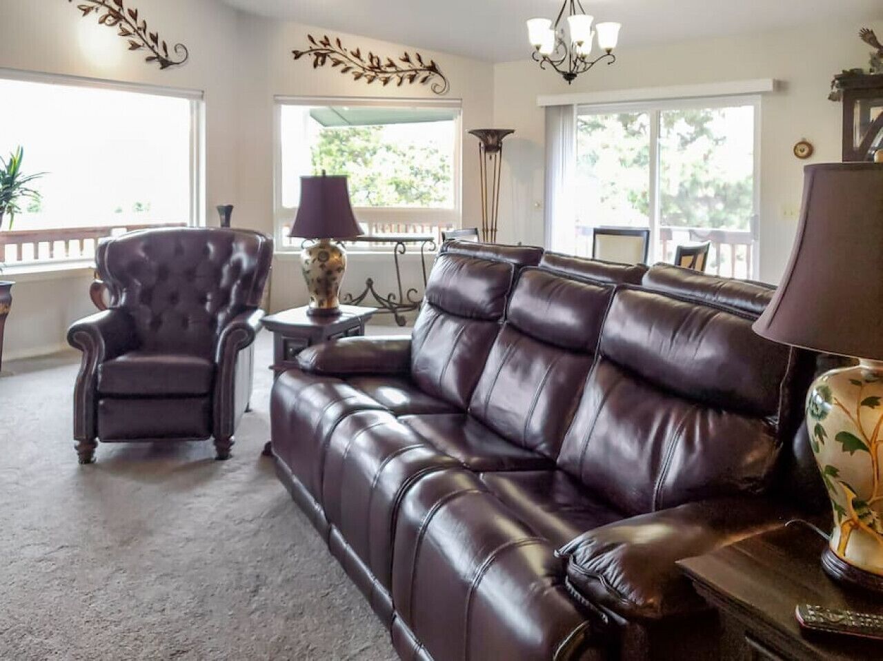 Cascade Getaway w/ Hot Tub, Overlooking Lake Reviews, Deals