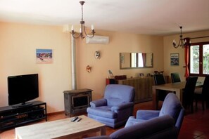 Télévision, table de tennis de table