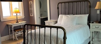 Cute Intown suite