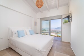 3 bedrooms, desk, iron/ironing board, travel crib - 31 Blue Villas - Royal Blue- Infinity Pool and BBQ Area (Apolpena)