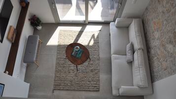 Smart TV, table tennis