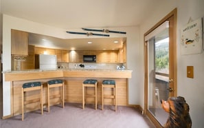 Condo, 3 habitaciones | Cocina privada | Refrigerador, horno, cafetera y tetera y tostadora 