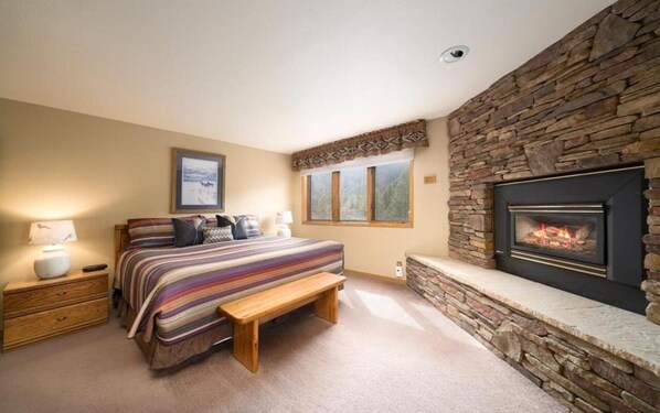 Lägenhet - 3 sovrum | 3 sovrum, arbetsyta för laptop och gratis wi-fi