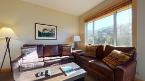 Condo, 2 Bedrooms | Living room