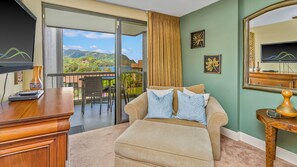 TV, books - Hanalei Bay Resort 6204 By Parrish Kauai with AC - honeymoon heaven! (Princeville)