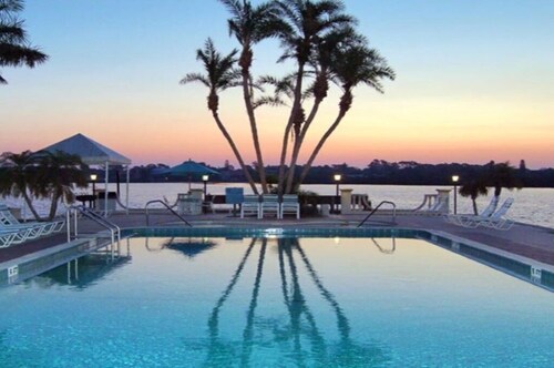 Palm Bay Club!!! RESORT STYLE LIVING ON SIESTA KEY!!!  Beach to Bay!!!