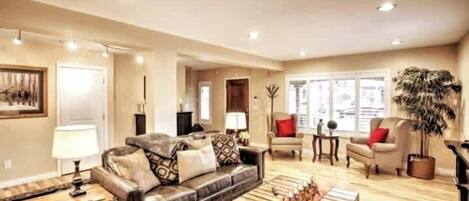 Smart TV, fireplace, DVD player, offices
