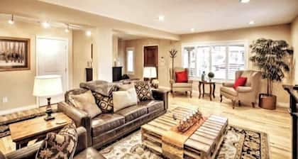 Walkable CDA home with hot tub, firepit and games