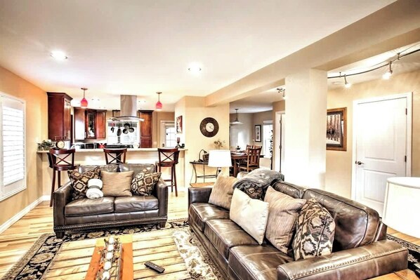 Smart TV, fireplace, DVD player, table tennis