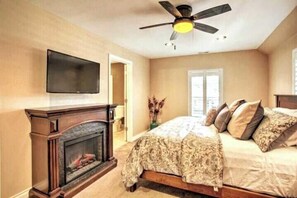 3 bedrooms, iron/ironing board, free WiFi, bed sheets - Walkable CDA home with hot tub, firepit and games (Coeur d'Alene)