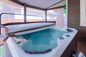 Indoor spa tub