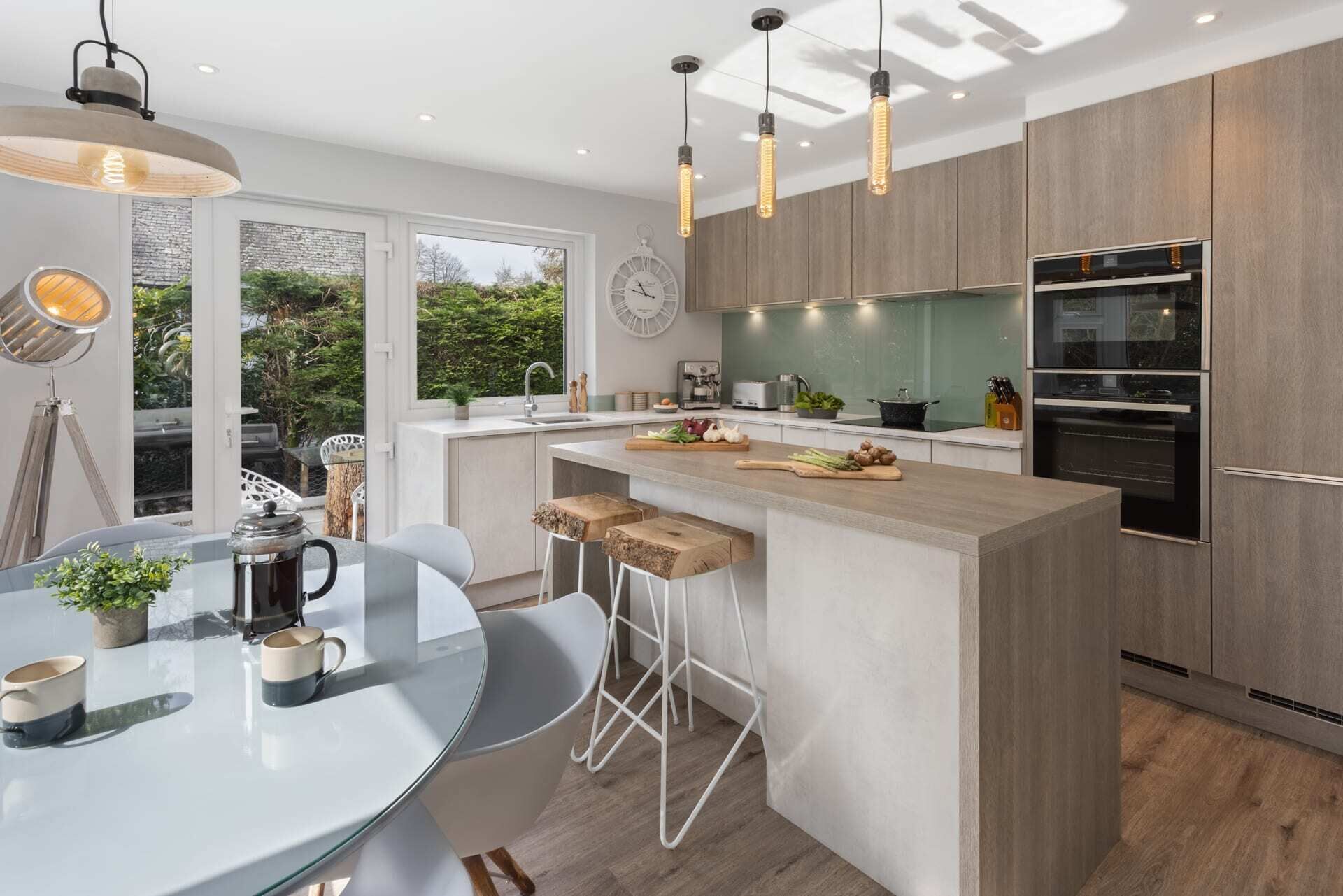 ثلاجة، ميكروويف، فرن، موقد طهي مسطح