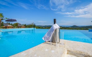 Infinity-pool