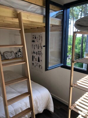 2 bedrooms, iron/ironing board, free WiFi