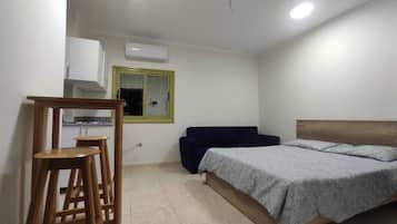 1 bedroom, bed sheets