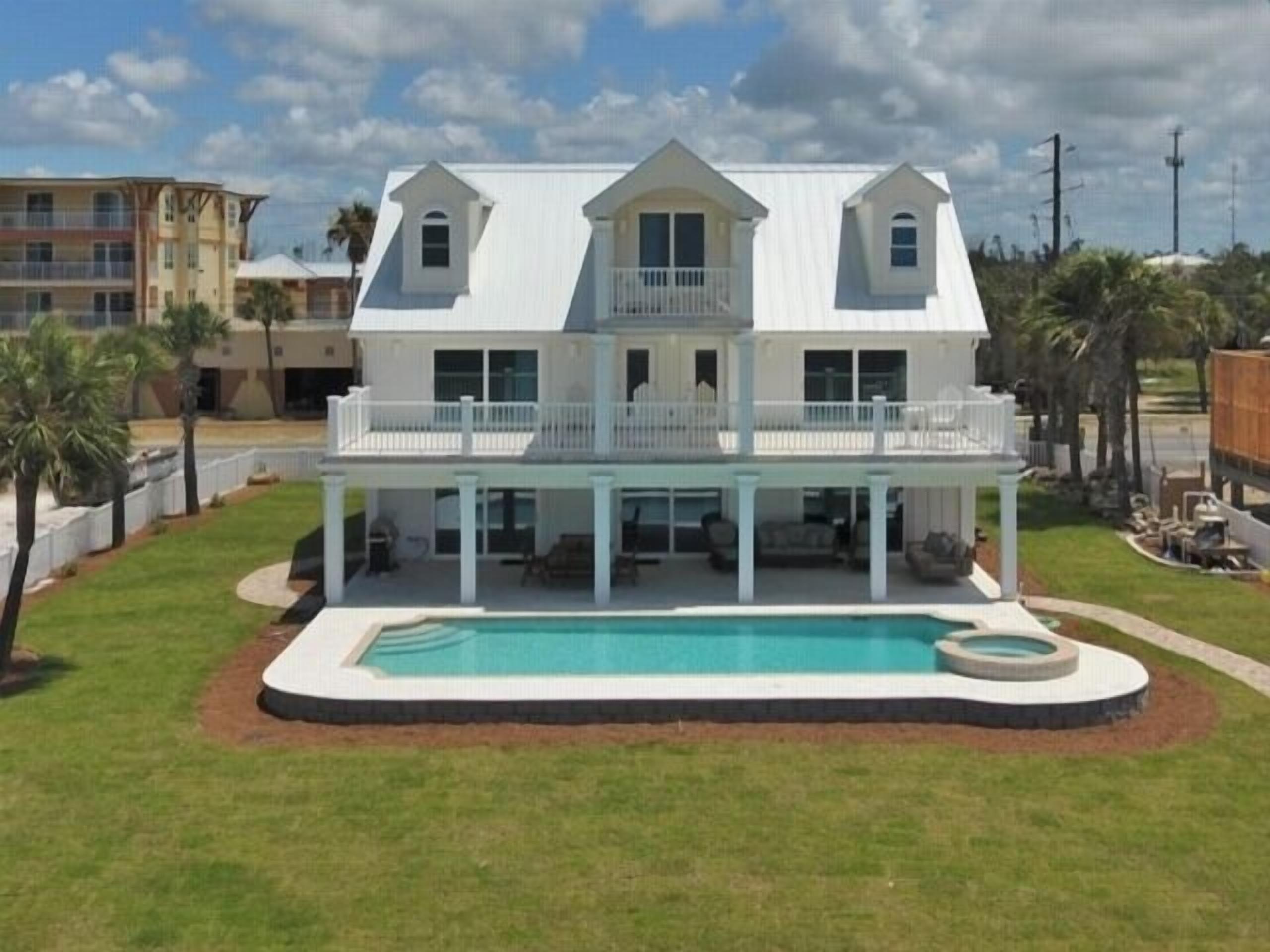 Luxury 6BR Beachfront House with private heated POOL, Views from every room