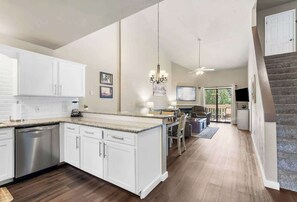 Interior - Retreat near Table Rock Lake & SDC W/ Indoor Pool (Branson)