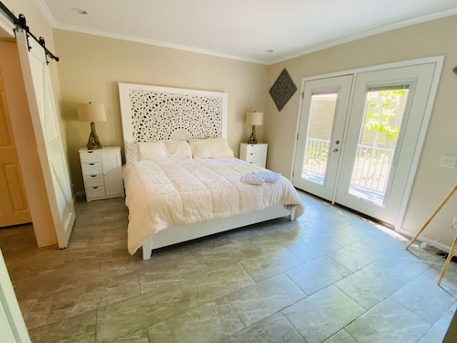 Romantic couples getaway large 2 person tub large out area to hangout and lounge