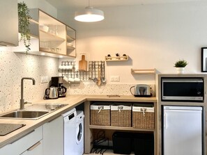 Fridge, microwave, oven, stovetop - Proche Plage et Thalasso, Charmant Appartement Tout Confort (Roscoff)