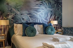 1 chambre, fer et planche à repasser, accès à Internet