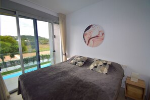 3 bedrooms, in-room safe, iron/ironing board, free WiFi