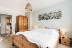 2 makuuhuonetta, silitysrauta/-lauta, vauvan matkasänky, ilmainen Wi-Fi