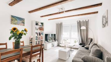 Una Smart TV, libros