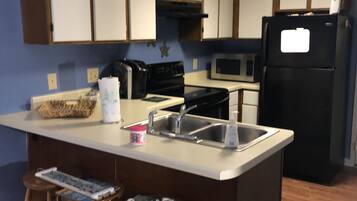 Microwave, coffee/tea maker, cookware/dishes/utensils