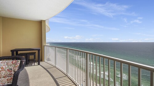 Emerald Isle 2209 -Beachfront condo! Beach chairs included! Assigned parking!