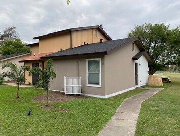 La Casita is situated on a golf course