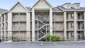 Unclassified image, 4 of 19, button - Queen Suite Near Hwy 76 • Close to Shows • Sleeps 2 (Branson)