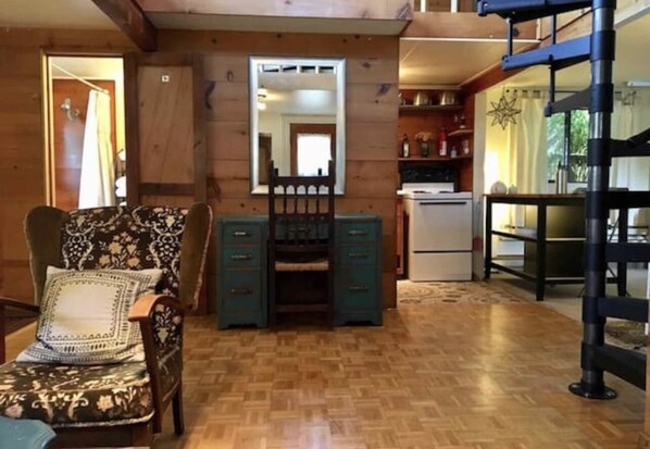 المنشأة من الداخل