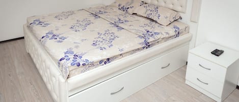 1 bedroom, iron/ironing board, free WiFi, bed sheets