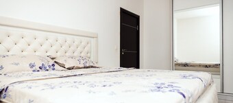 Tropical Paradise in a 1BR APT 5 min to Sand Beach