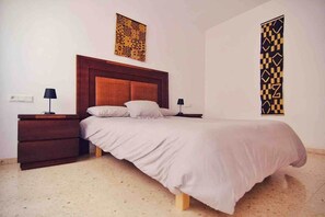 4 bedrooms, bed sheets