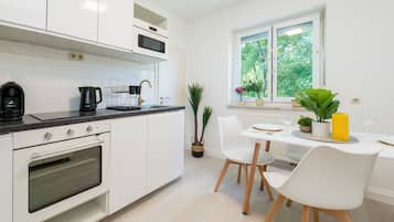 Fridge, microwave, oven, stovetop