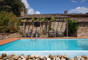 Pool - Traumblick in die Toskana vom Ferienhaus mit Pool auf Hügel zw. Siena u. Florenz (I - 53019 Pieveasciata)