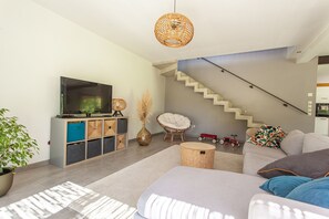 Télévision, cheminée