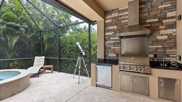 3 bedrooms, desk, iron/ironing board, travel crib