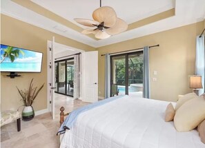 3 bedrooms, desk, iron/ironing board, free WiFi - 5 min walk to the beach, perfect pool, bbq, spa, beautiful home (Marco Island)