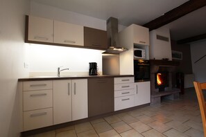 Kjøleskap, mikrobølgeovn og oppvaskmaskin